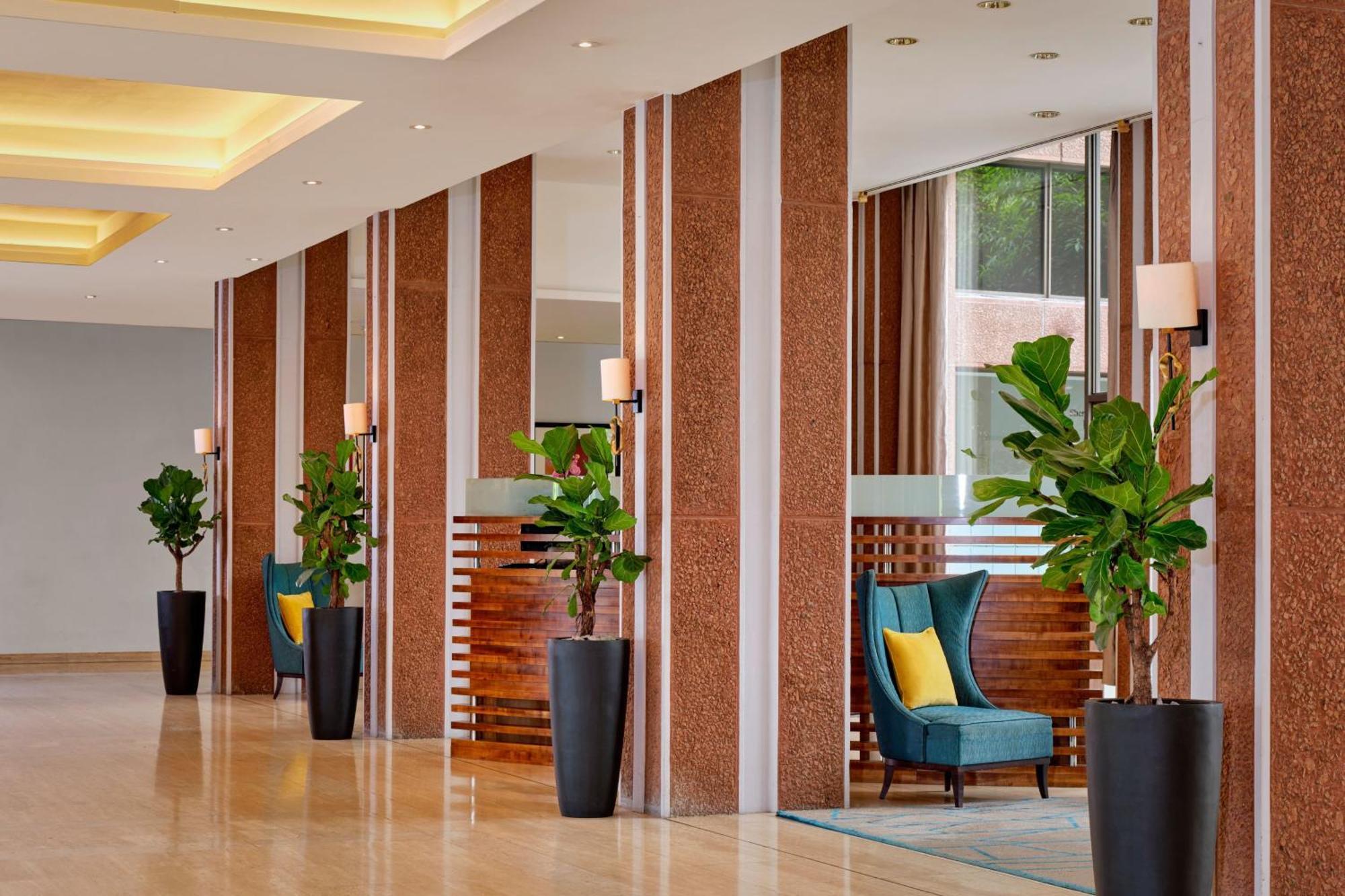 Sheraton Skyline Hotel London Heathrow Hillingdon Eksteriør billede