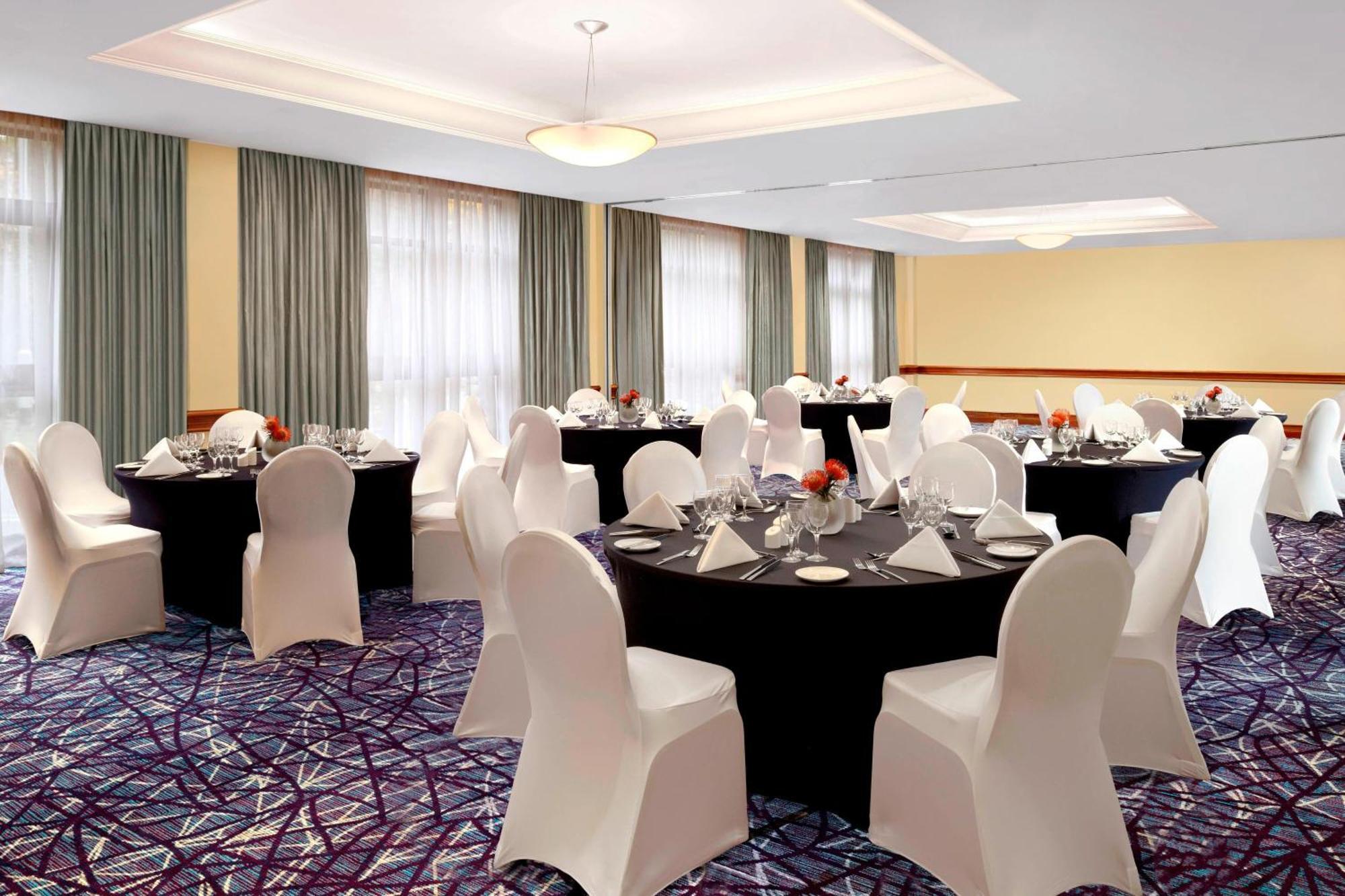 Sheraton Skyline Hotel London Heathrow Hillingdon Eksteriør billede