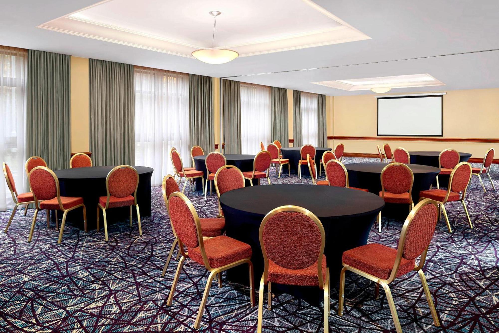 Sheraton Skyline Hotel London Heathrow Hillingdon Eksteriør billede